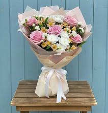Букет цветов из:  Гвоздики, Орхидеи и Розы в Старое Дрожжаное
