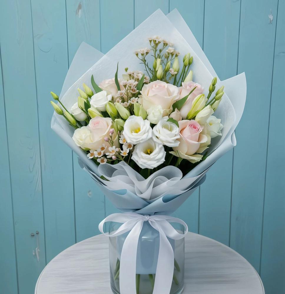 Букет цветов из: Розы и Лизиантусы в Старое Дрожжаное