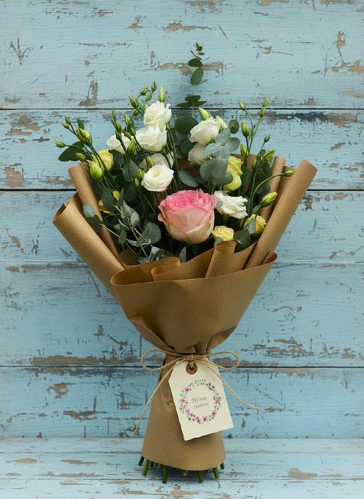 Букет цветов из: Розы и Лизиантусы в Старое Дрожжаное