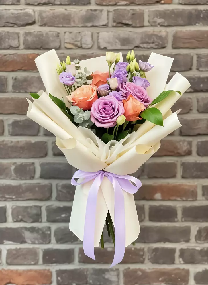 Букет цветов из: Лизиантусы и Розы в Старое Дрожжаное