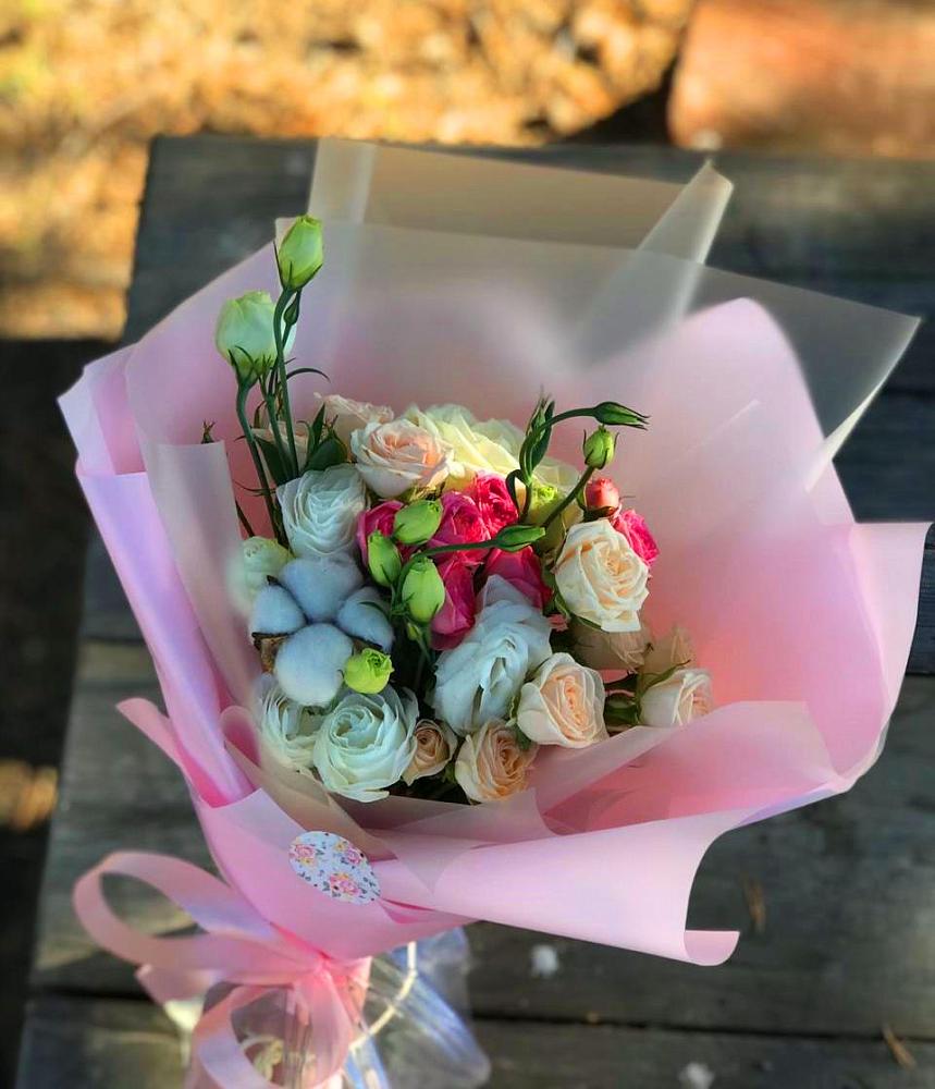 Букет цветов из: Розы и Лизиантусы в Старое Дрожжаное