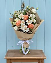 Букет цветов из:  Альстромерии, Лизиантусы, Розы и Хризантемы в Старое Дрожжаное