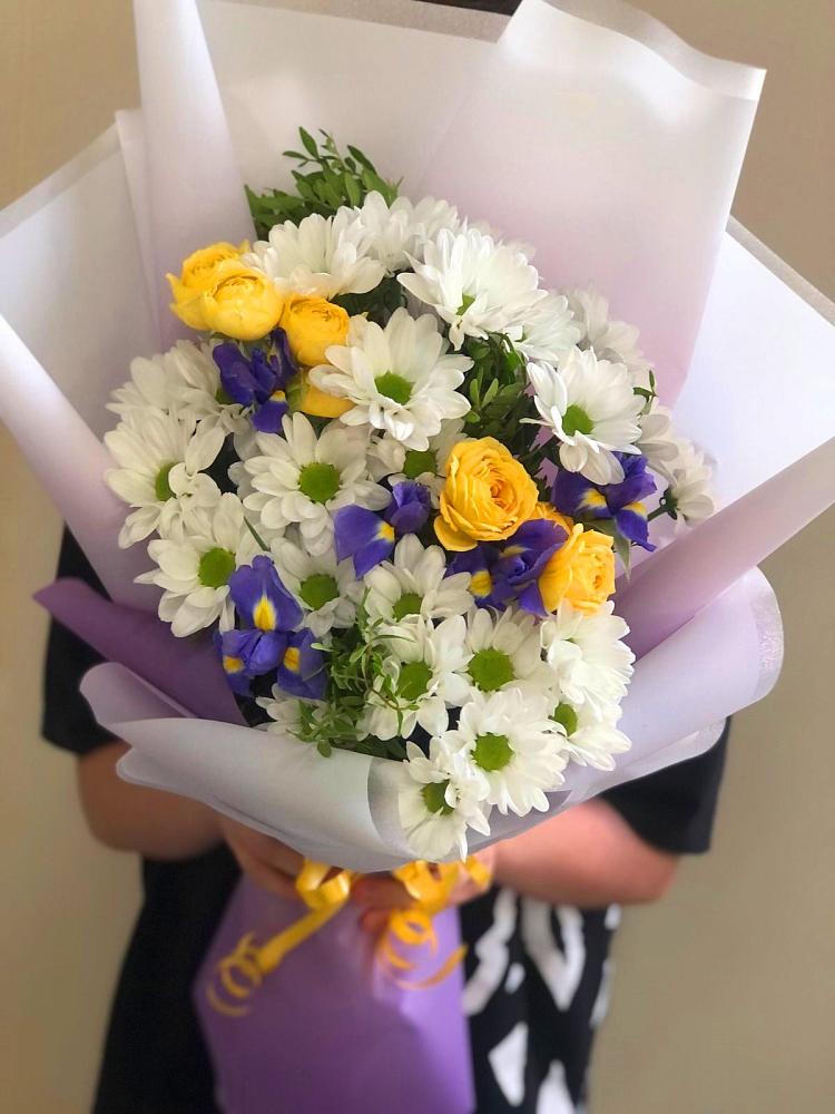 Букет цветов из: Ирисы, Хризантемы и Розы в Старое Дрожжаное