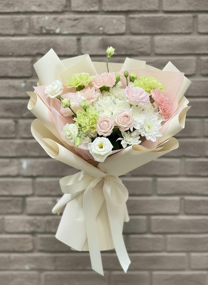 Букет цветов из: Гвоздики, Розы, Лизиантусы и Хризантемы в Старое Дрожжаное