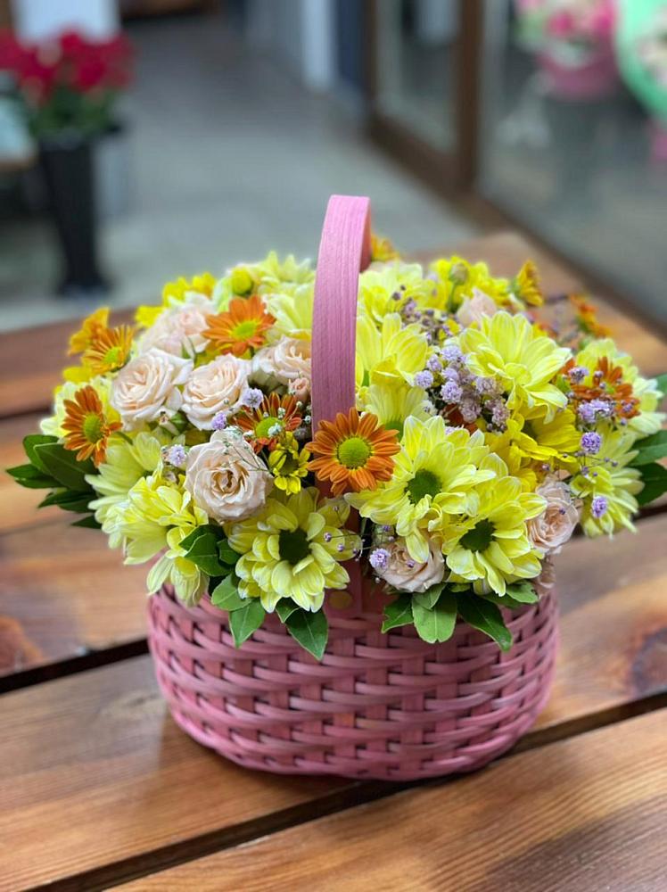 Цветочная композиция из Хризантемы и Розы в корзине в Старое Дрожжаное