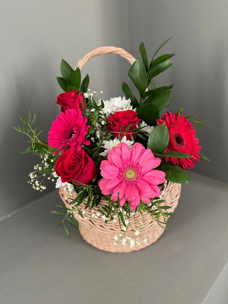 Цветочная композиция из Розы, Хризантемы и Герберы в корзине в Старое Дрожжаное