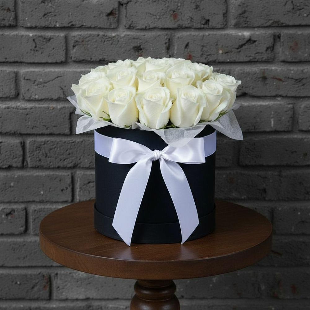 Цветочная композиция из Розы в шляпной коробке в Старое Дрожжаное