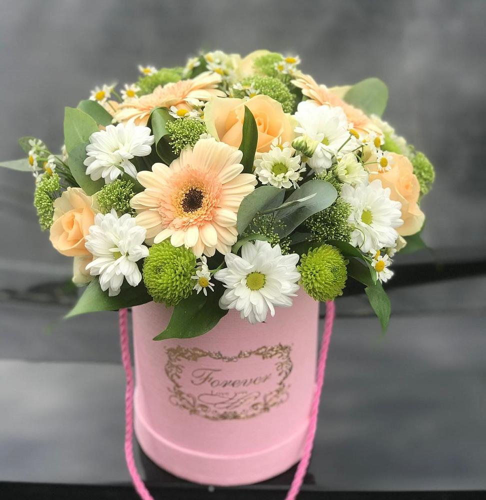 Цветочная композиция из Розы, Герберы и Хризантемы в шляпной коробке в Старое Дрожжаное