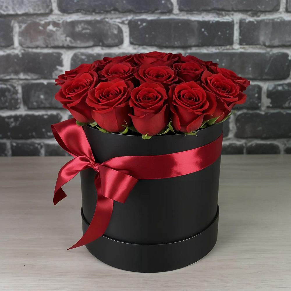 Цветочная композиция из Розы в шляпной коробке в Старое Дрожжаное