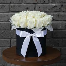 Цветочная композиция из Розы в шляпной коробке в Старое Дрожжаное